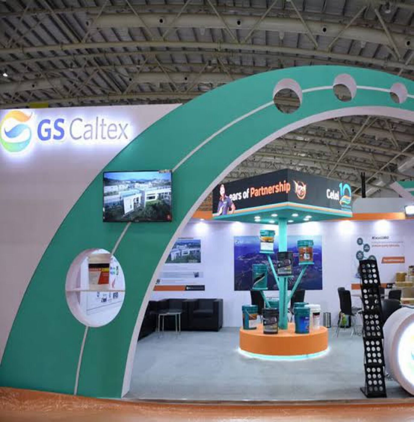 Exhibition stall with a large feature arch and product display